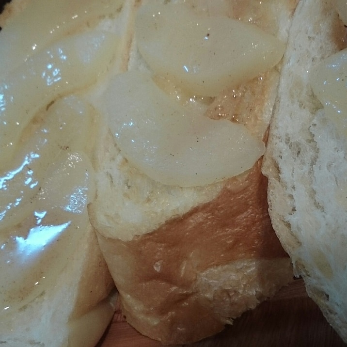 桃バターグラッセを乗せたモーニングトースト♪